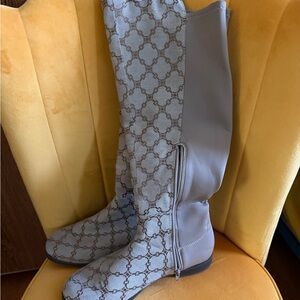 Stylish Gray Patterned Women's Boots